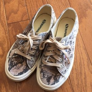 ⭐️Superga snake velvet kicks⭐️